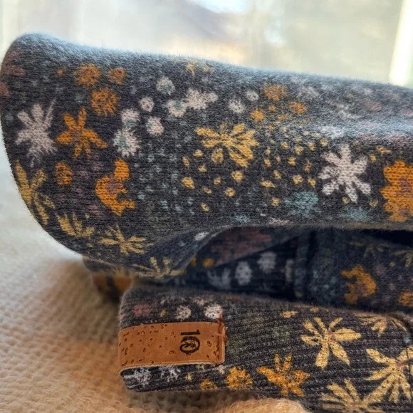 Tentree, M, Women’s Sweatshirt, Painted Dainty Flower Style - Picture 12 of 12